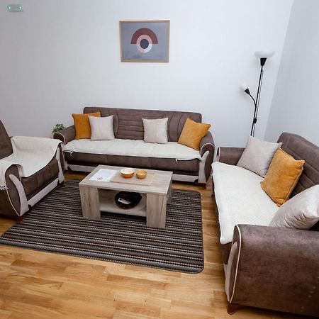 Elegant Escape Podgorica Apartment Exterior photo