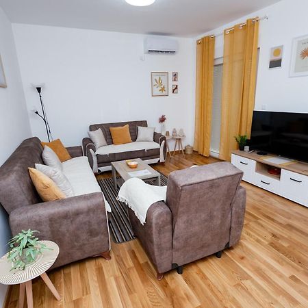 Elegant Escape Podgorica Apartment Exterior photo