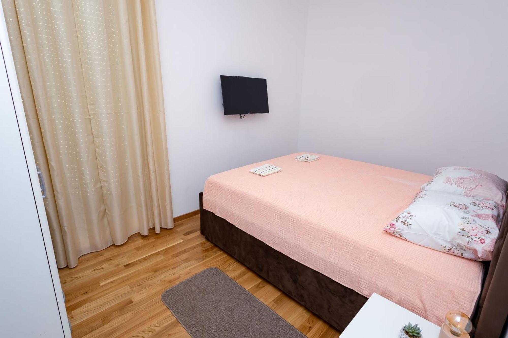 Elegant Escape Podgorica Apartment Exterior photo
