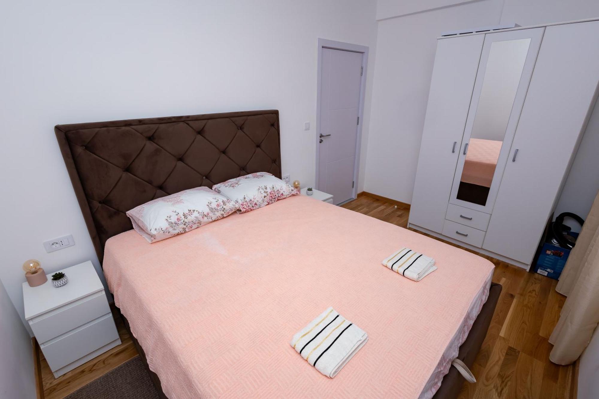 Elegant Escape Podgorica Apartment Exterior photo