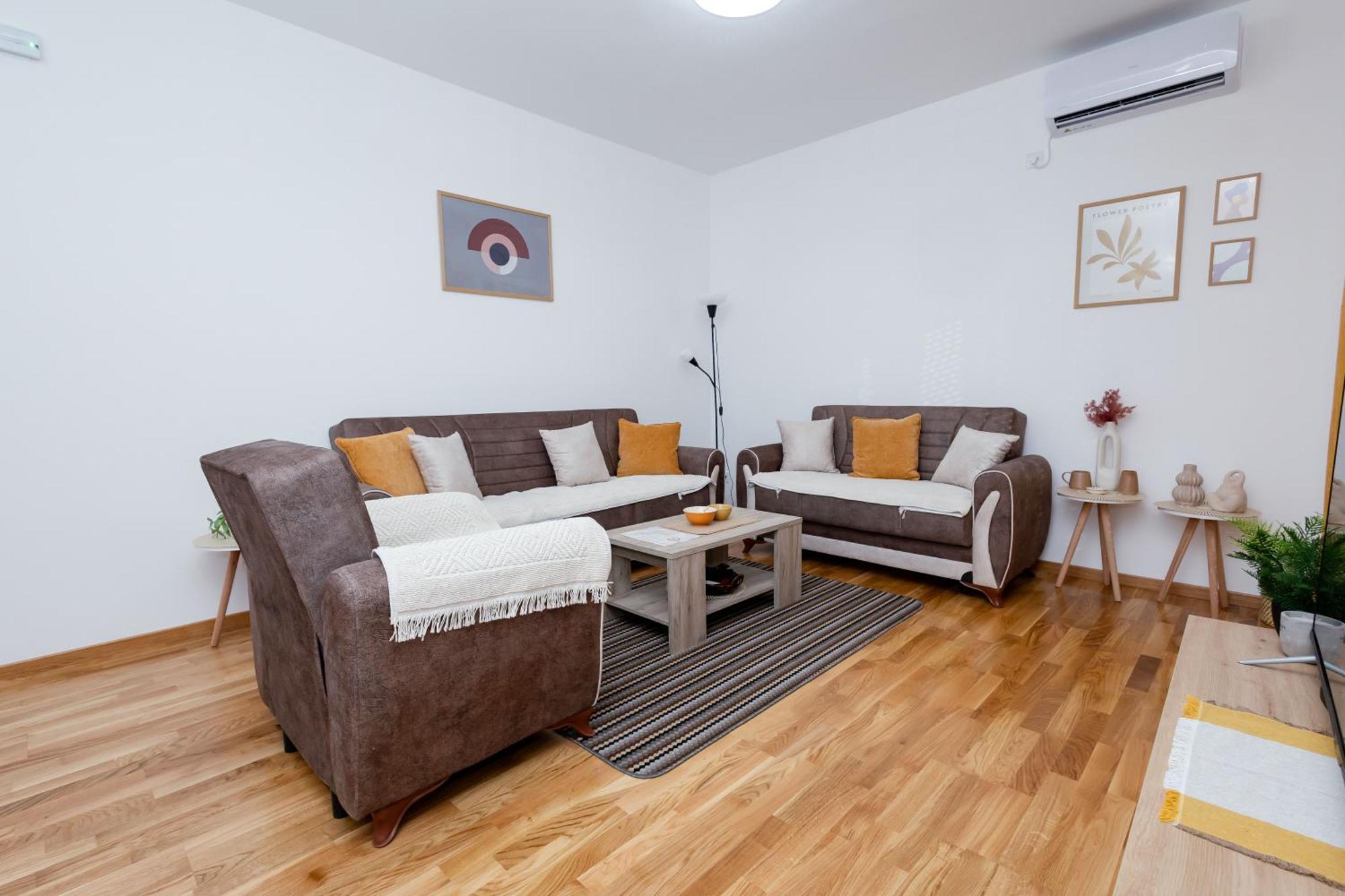 Elegant Escape Podgorica Apartment Exterior photo